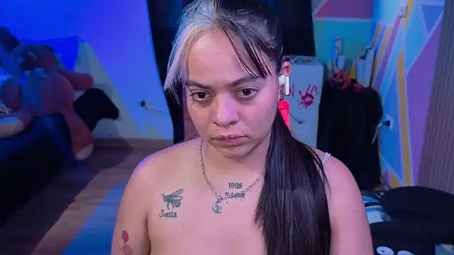 Snapshot of Cuttiealice chatting on 10/27/25, 07:18 Cuttiealice online show from 10/27/25, 07:18