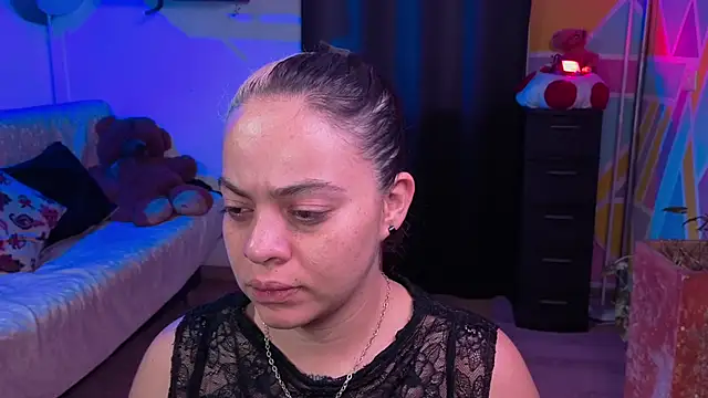 Snapshot of Cuttiealice chatting on 11/08/25, 11:32 Cuttiealice online show from 11/08/25, 11:32