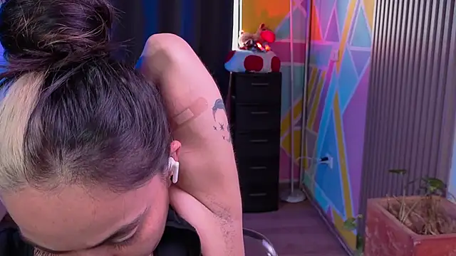 Snapshot of Cuttiealice chatting on 11/11/25, 03:34 Cuttiealice online show from 11/11/25, 03:34