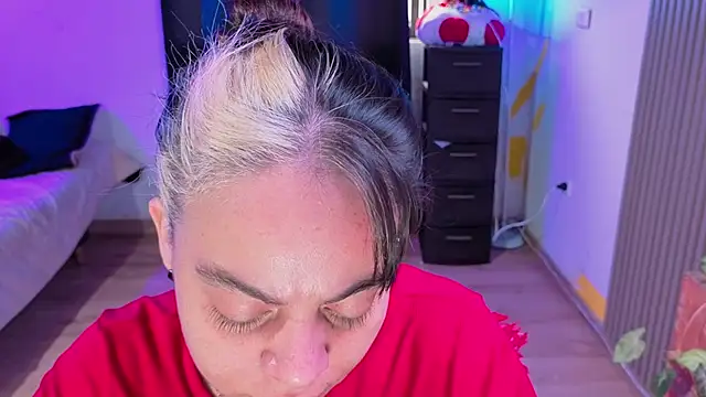 Snapshot of Cuttiealice chatting on 11/14/25, 02:05 Cuttiealice online show from 11/14/25, 02:05