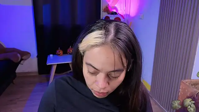 Snapshot of Cuttiealice chatting on 11/30/25, 11:36 Cuttiealice online show from 11/30/25, 11:36