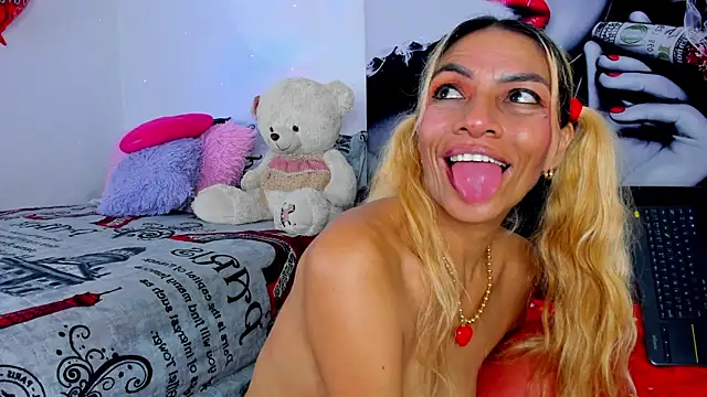 Snapshot of Angeline_focus chatting on 11/16/25, 12:44 Angeline focus online show from 11/16/25, 12:44