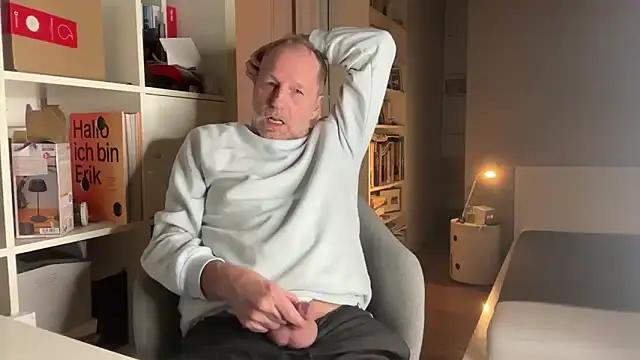 Snapshot of drefman chatting on 02/14/26, 08:16 drefman online show from 02/14/26, 08:16