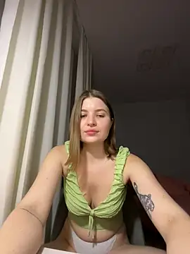 Snapshot of EllenMays chatting on 02/08/26, 12:14 EllenMays online show from 02/08/26, 12:14