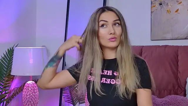 NicolLopeze online show from 10/10/25, 04:06