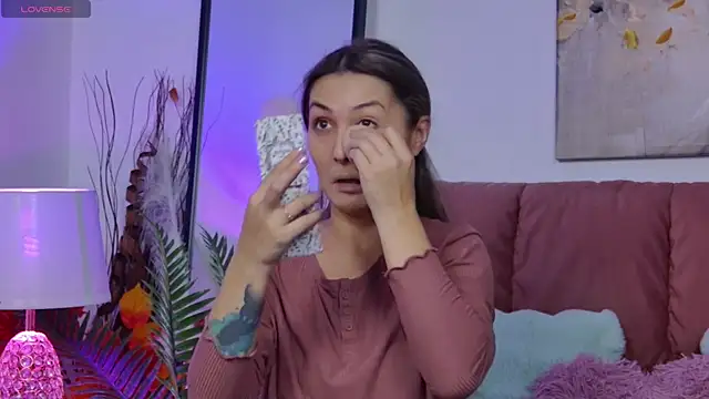 NicolLopeze online show from 10/16/25, 07:20