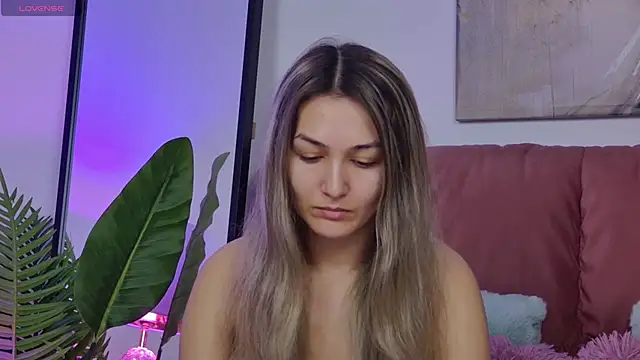 NicolLopeze online show from 11/17/25, 06:52