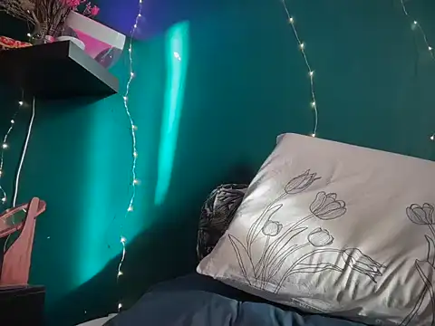 Snapshot of MistyParadiso chatting on 03/18/25, 04:04 MistyParadiso online show from 03/18/25, 04:04