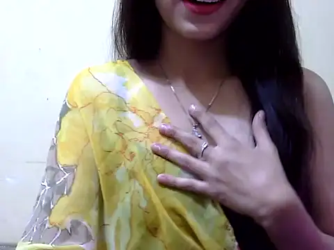 Snapshot of Arohi_Sharma123 chatting on 12/15/24, 07:10 Arohi Sharma123 online show from 12/15/24, 07:10