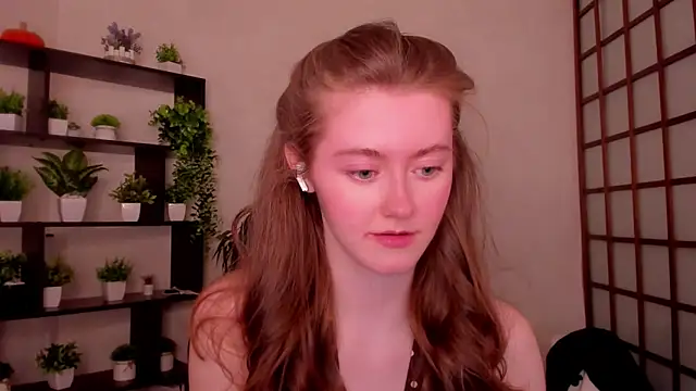 Snapshot of KateCuddle chatting on 04/30/26, 02:40 KateCuddle online show from 04/30/26, 02:40