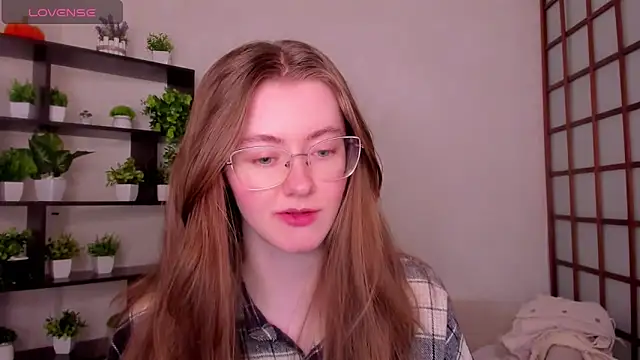 Snapshot of KateCuddle chatting on 05/12/26, 02:19 KateCuddle online show from 05/12/26, 02:19