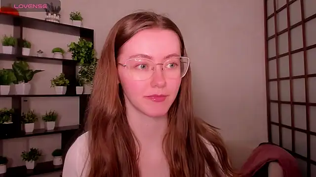 Snapshot of KateCuddle chatting on 05/14/26, 02:07 KateCuddle online show from 05/14/26, 02:07