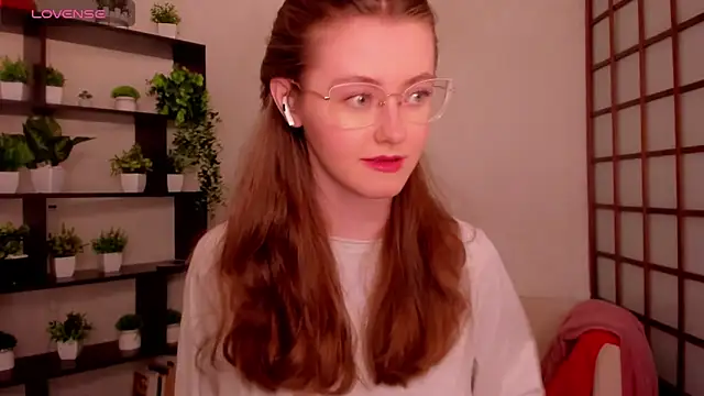 Snapshot of KateCuddle chatting on 05/18/26, 02:40 KateCuddle online show from 05/18/26, 02:40