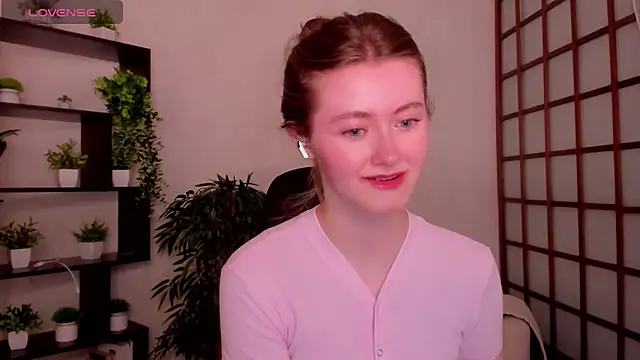 Snapshot of KateCuddle chatting on 06/15/26, 02:47 KateCuddle online show from 06/15/26, 02:47