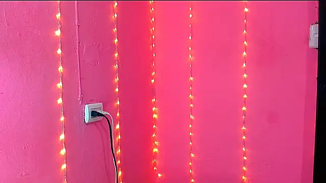 Snapshot of alaiia_rosse chatting on 09/15/25, 02:22 alaiia rosse online show from 09/15/25, 02:22