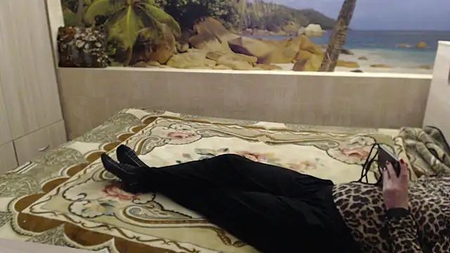 Aphelandra online show from 03/18/25, 04:15