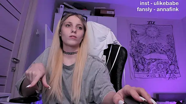 Snapshot of Anna_Fink chatting on 11/04/25, 10:31 Anna Fink online show from 11/04/25, 10:31