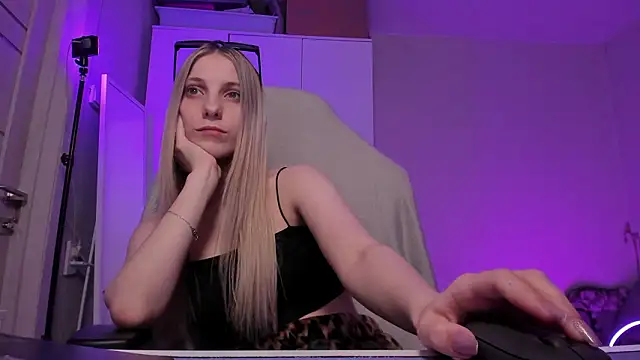 Anna Fink online show from 03/08/26, 08:01