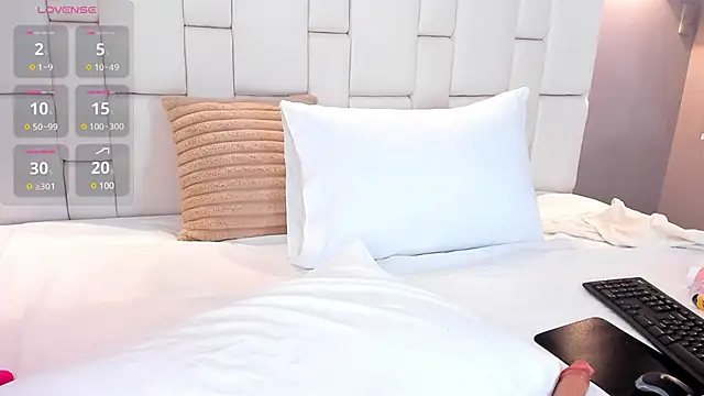 Snapshot of ValeriaGarcia chatting on 12/18/24, 12:18 ValeriaGarcia online show from 12/18/24, 12:18