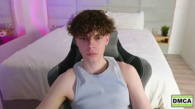 Snapshot of cute_thomas chatting on 03/15/25, 12:15 cute thomas online show from 03/15/25, 12:15