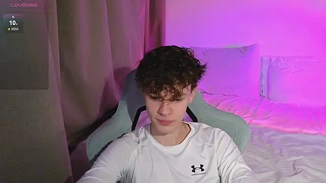 Snapshot of cute_thomas chatting on 05/09/26, 06:57 cute thomas online show from 05/09/26, 06:57