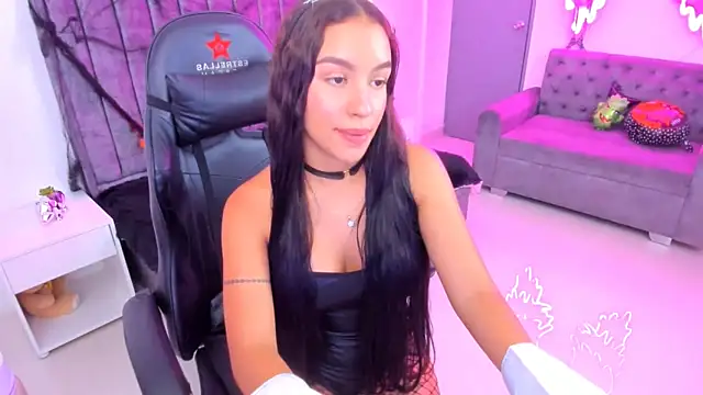 xiomara  cortes online show from 10/30/25, 07:25