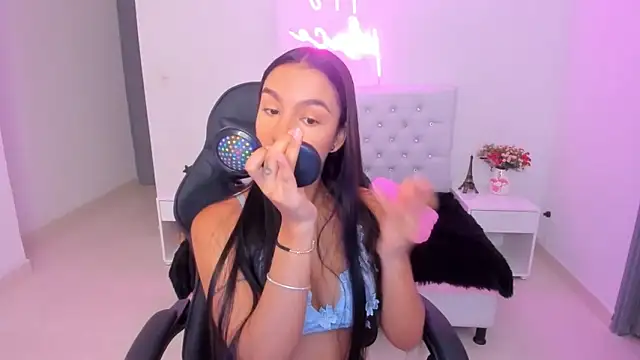 xiomara  cortes online show from 11/05/25, 12:38