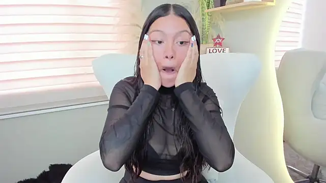 julieta evans  online show from 11/25/25, 09:48