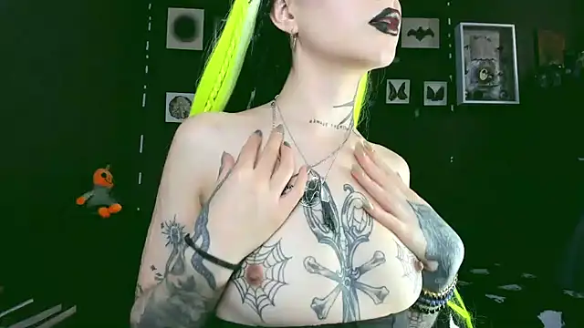 Snapshot of insania_9999_ chatting on 02/11/25, 07:38 insania 9999 online show from 02/11/25, 07:38