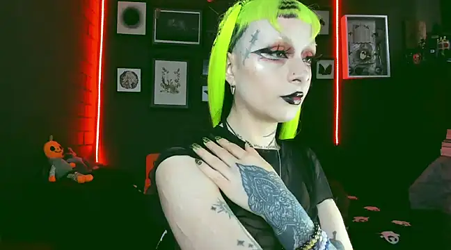 Snapshot of insania_9999_ chatting on 03/11/25, 04:18 insania 9999 online show from 03/11/25, 04:18