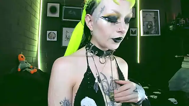 Snapshot of insania_9999_ chatting on 03/12/25, 04:13 insania 9999 online show from 03/12/25, 04:13