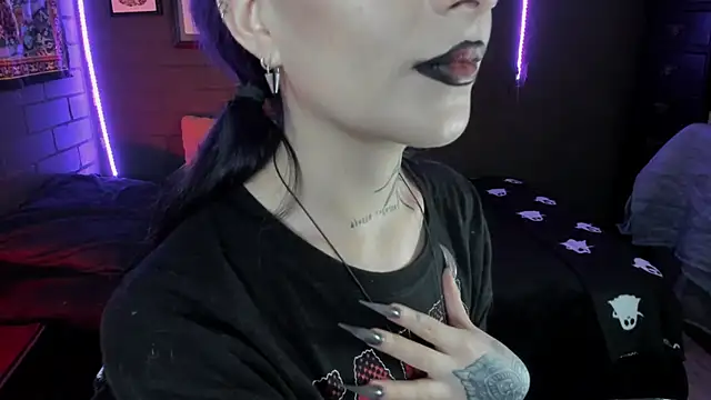 Snapshot of insania_9999_ chatting on 10/21/25, 05:35 insania 9999 online show from 10/21/25, 05:35