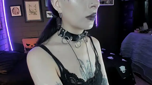 Snapshot of insania_9999_ chatting on 10/22/25, 05:34 insania 9999 online show from 10/22/25, 05:34