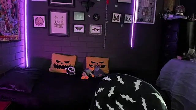 Snapshot of insania_9999_ chatting on 10/30/25, 05:35 insania 9999 online show from 10/30/25, 05:35