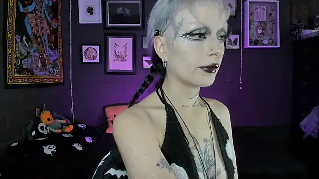 Snapshot of insania_9999_ chatting on 12/05/25, 04:03 insania 9999 online show from 12/05/25, 04:03