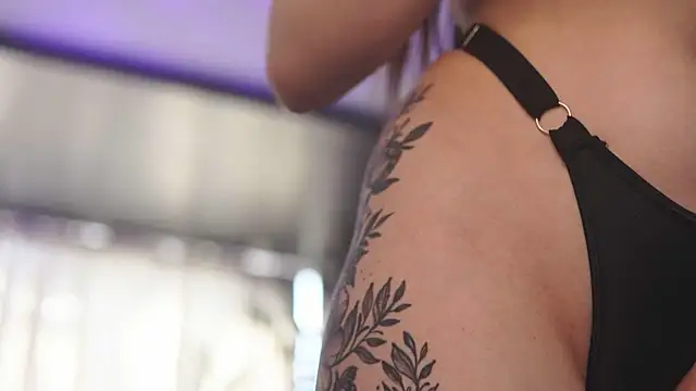 HotSkinnyX online show from 04/23/26, 12:29