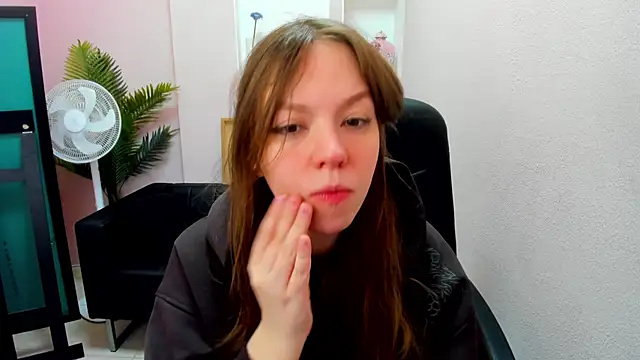 Persephoni online show from 03/02/25, 05:44