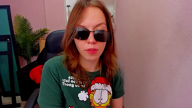 Persephoni online show from 12/17/25, 05:02