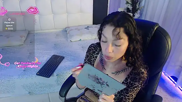 LiaVillalobos online show from 12/16/25, 02:00