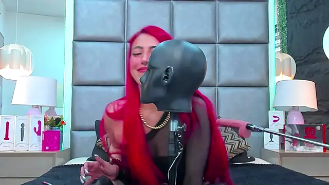 Snapshot of AllissaBrowm chatting on 11/08/25, 04:18 AllissaBrowm online show from 11/08/25, 04:18