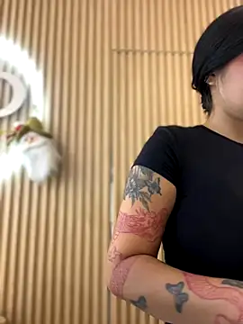 clarachanelricek online show from 10/16/25, 07:15