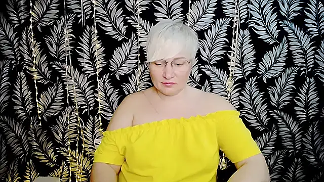 Snapshot of Olivia_playful chatting on 05/25/26, 10:32 Olivia playful online show from 05/25/26, 10:32