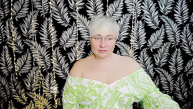 Snapshot of Olivia_playful chatting on 06/08/26, 10:04 Olivia playful online show from 06/08/26, 10:04