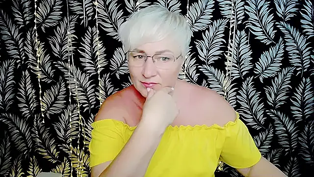Snapshot of Olivia_playful chatting on 06/11/26, 10:02 Olivia playful online show from 06/11/26, 10:02