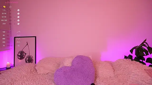 Snapshot of annie24_evans chatting on 01/12/25, 01:42 annie24 evans online show from 01/12/25, 01:42