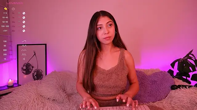 Snapshot of annie24_evans chatting on 01/12/25, 04:52 annie24 evans online show from 01/12/25, 04:52