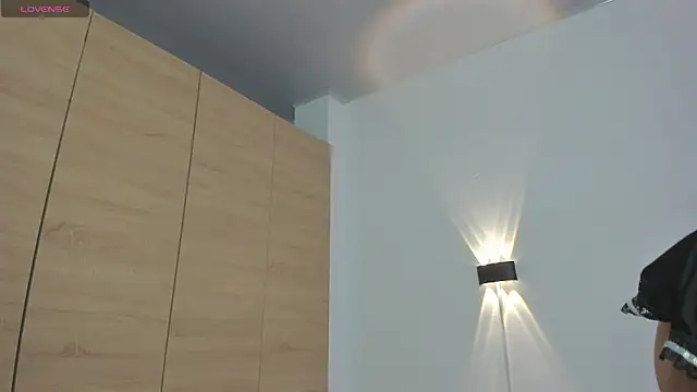 isabella thomsonp online show from 03/21/25, 11:45