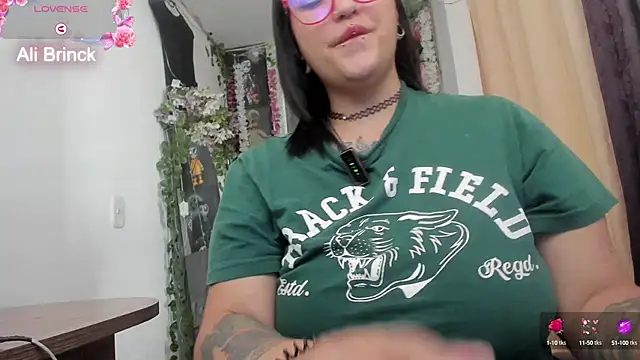 Snapshot of _Ali_Brinck_ chatting on 02/21/25, 09:00 Ali Brinck online show from 02/21/25, 09:00