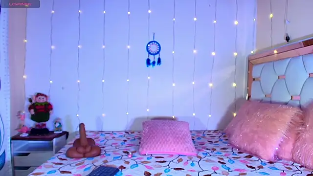 Snapshot of Julieth_Rossi chatting on 01/24/25, 04:05 Julieth Rossi online show from 01/24/25, 04:05