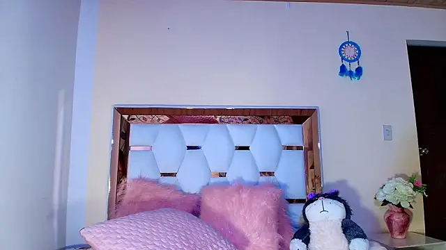 Snapshot of Julieth_Rossi chatting on 02/23/25, 07:22 Julieth Rossi online show from 02/23/25, 07:22